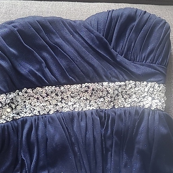 Sleeveless Sparkly Blue Dress. Size 13 - Picture 3 of 5